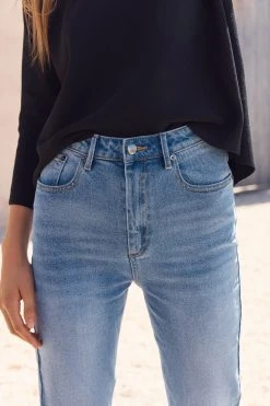 W22A Classic Mum Jeans In Blue Denim 19 W22A Classic Mum Jeans In Blue Denim