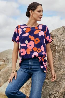 W22A Tops Daisy Top In Juniper