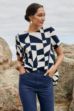 W22A Tops Daisy Top In Pepper