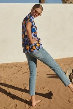 W22A Mum Jeans In Blue Denim