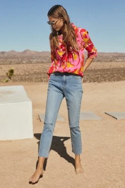 W22A Mum Jeans In Blue Denim