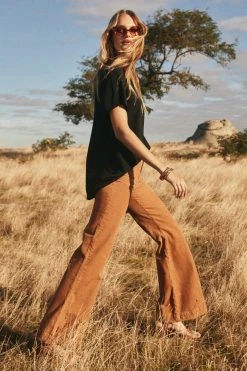 W22A Daisy Top In Black