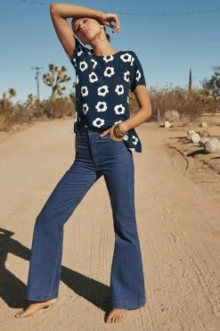 W22A Tops Daisy Top In Ladybell