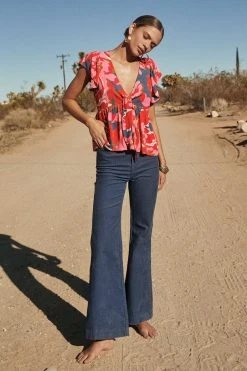 W22A Daphne Top In Sugar Maple Tops