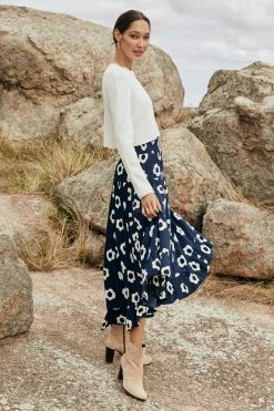 W22A Elyse Skirt In Ladybell